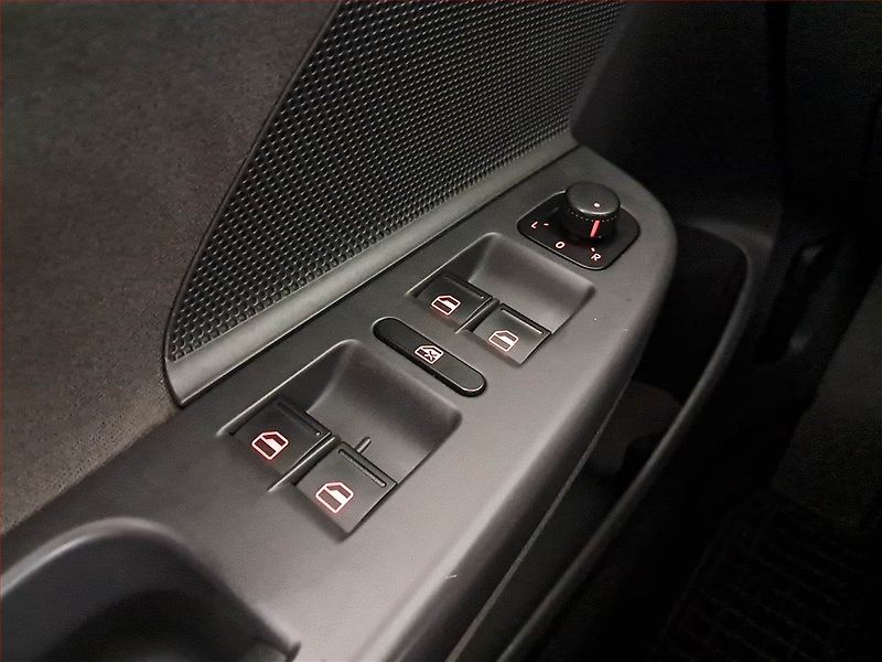 Volkswagen Golf (2007) 1.4 16V, po STK, jezdí výborně - fotka 15 z 17
