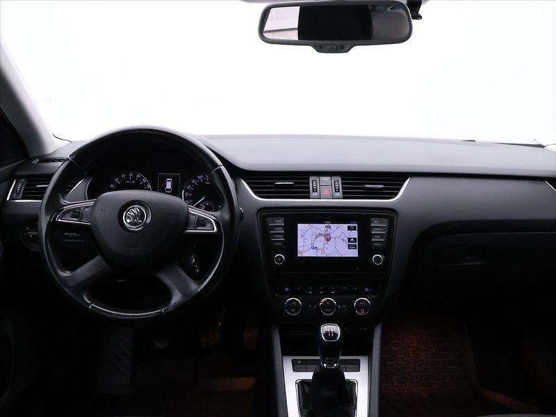 Škoda Octavia 1,6 TDI 77kW Elegance Tažné CZ - fotka 19 z 26