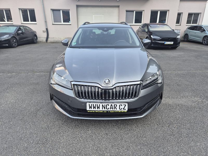 Škoda Superb Combi 2,0TDi DSG 110kw 17ALU - fotka 9 z 44