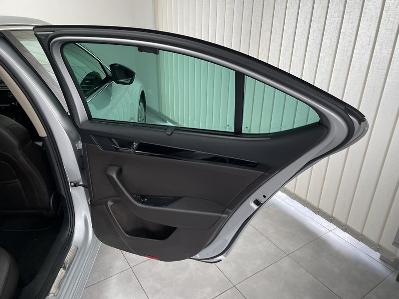 Škoda Superb 2.0 TDi 110 kw REZERVACE - fotka 17 z 33