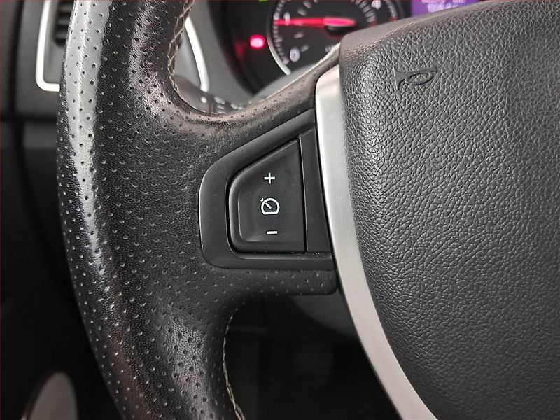 Renault Laguna (2015) 2.0 dCi, Navi, Xenony - fotka 15 z 21