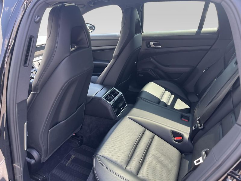 Porsche Panamera (2020) 4 SportTurismo - fotka 21 z 28