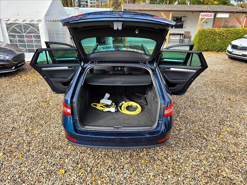 Škoda Superb 1,4 TSI,PHEV,DSG,LED,NAVI,VÝHŘ - fotka 39 z 47