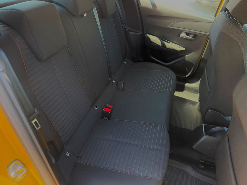 Peugeot 2008 ALLURE 1.2 PureTech 130 EAT8 - fotka 17 z 33