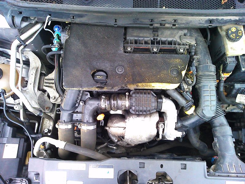 Peugeot 308 1.6 HDi, 73 kW, klima, 2x kola - fotka 25 z 32