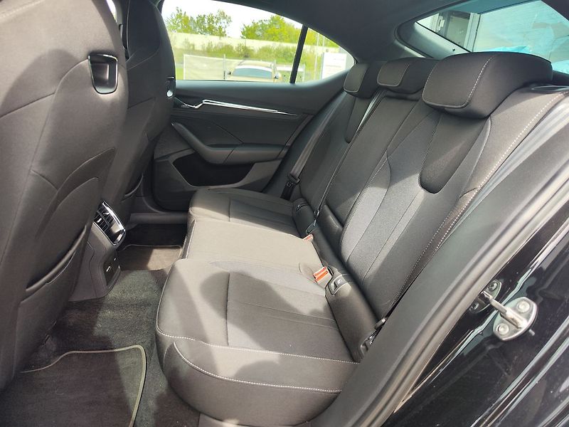 Škoda Octavia 1.5 TSI/110kW e-TEC Style DSG - fotka 13 z 37
