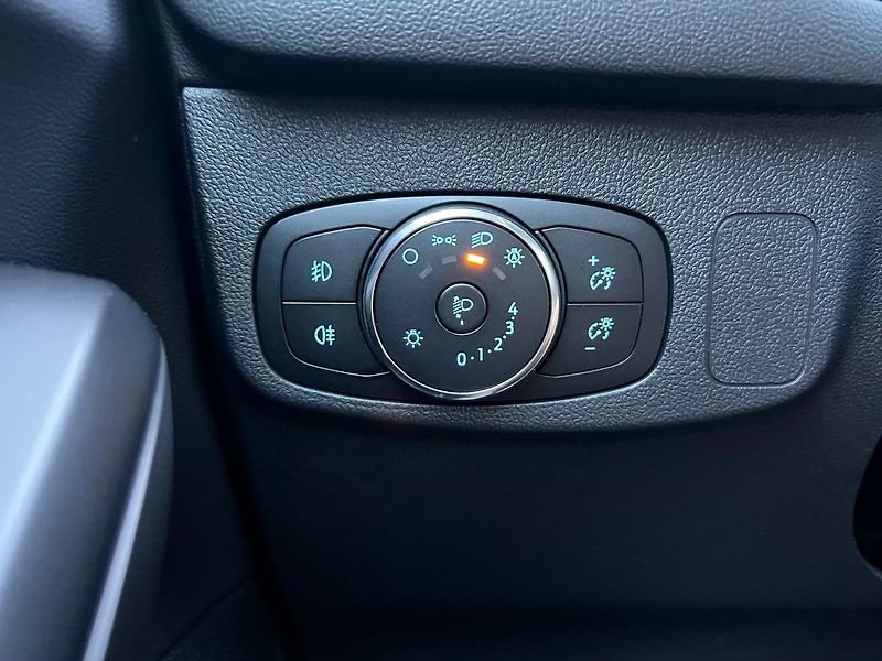 Ford Focus (2021) 1.0 EcoBoost-P.KAMERA - fotka 32 z 49
