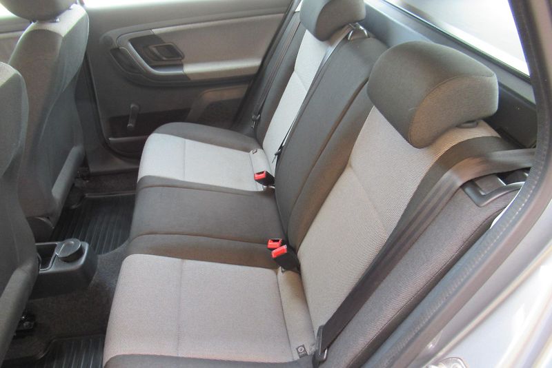 Škoda Fabia 1.2 TSi KLIMA TAŽNÉ - fotka 15 z 29
