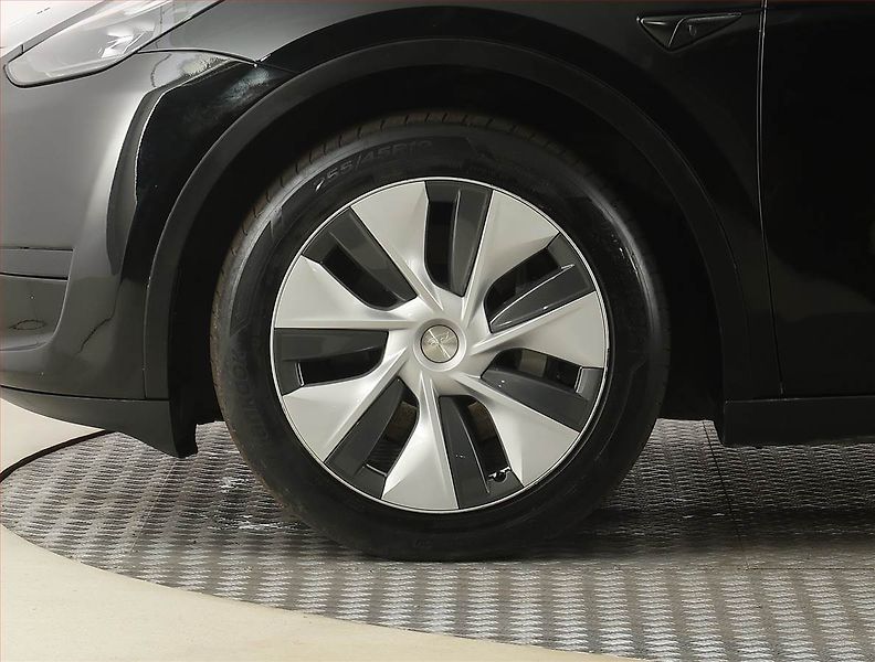 Tesla Model Y (2023) RWD LFP 60kWh, SoH 98% - fotka 14 z 33
