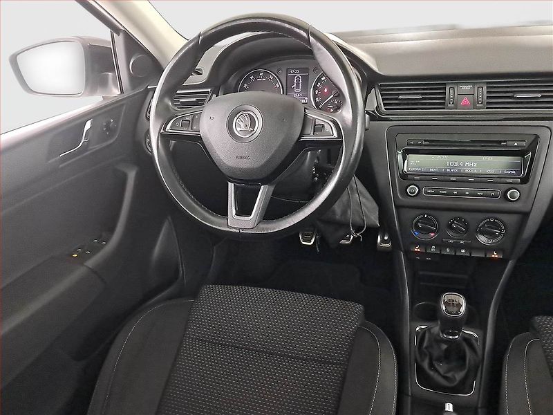 Škoda Rapid (2015) Spaceback 1.2 TSI, Xenony - fotka 7 z 19