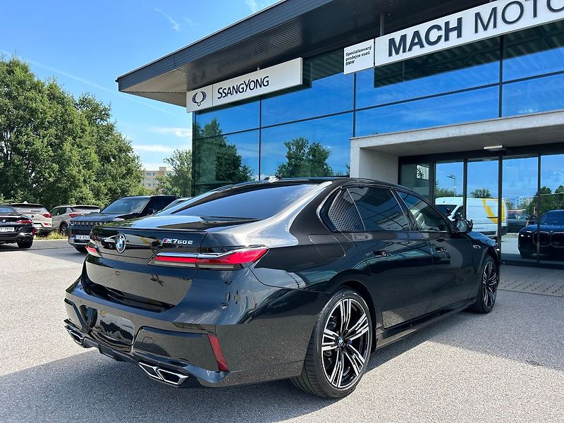 BMW Ostatní M760e xDrive, B&W Diamond TOP - fotka 7 z 35