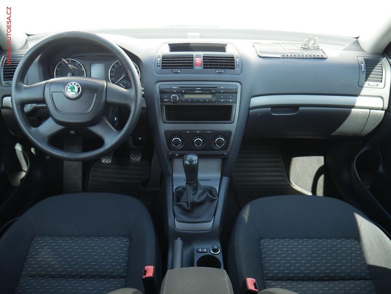 Škoda Octavia (2012) 1.6 MPi, ČR, Active, TZ - fotka 8 z 14