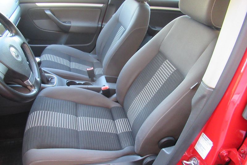 Volkswagen Golf 1.4i AUT. KLIMA NOVÉ ROZVODY - fotka 12 z 27