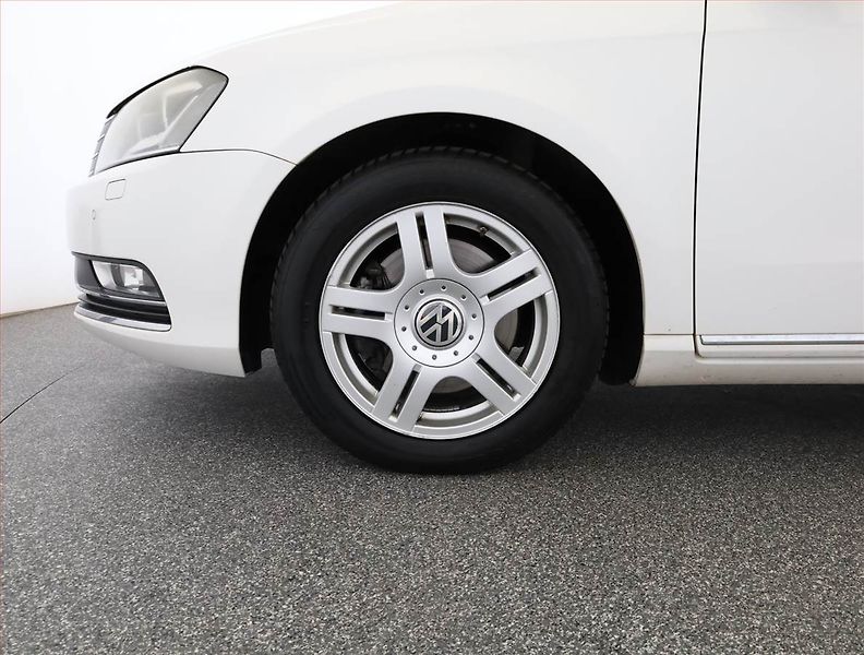 Volkswagen Passat (2012) 2.0 TDI, Xenony, Tempomat - fotka 16 z 16