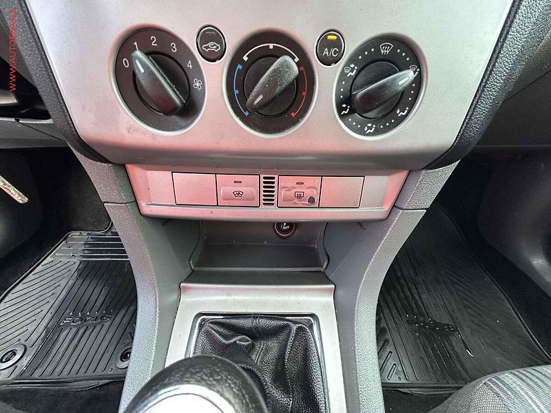 Ford Focus (2008) 1.6 16V, AC, STK6/28 - fotka 13 z 14