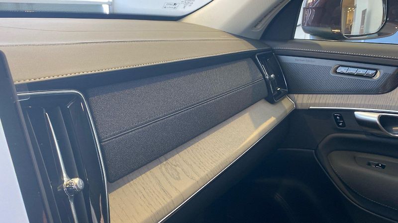Volvo XC90 (2026) ULTRA BRIGHT, T8 AWD, 228+107 - fotka 8 z 11