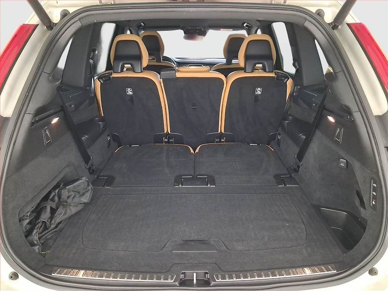 Volvo XC90 (2020) D5 AWD - fotka 14 z 27