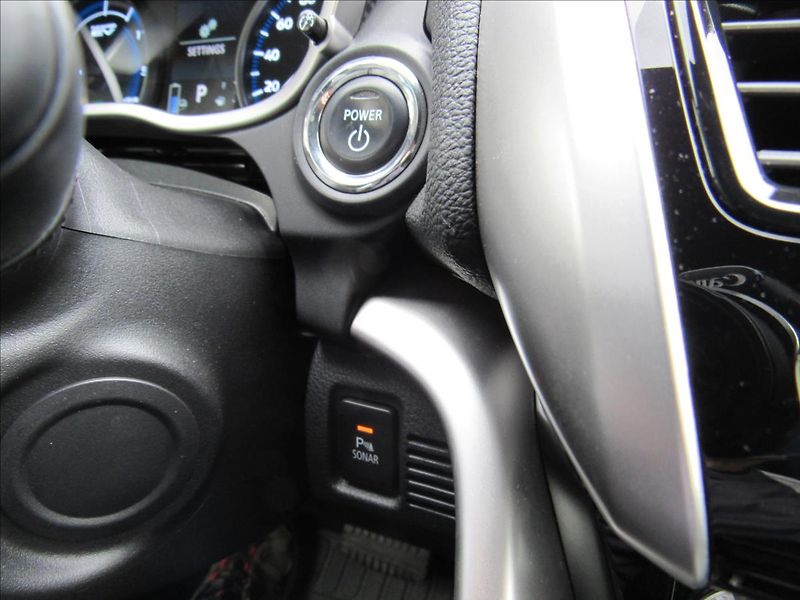 Mitsubishi Eclipse Cross 2,4 i PHEV Plug-in Instyle+ - fotka 26 z 34