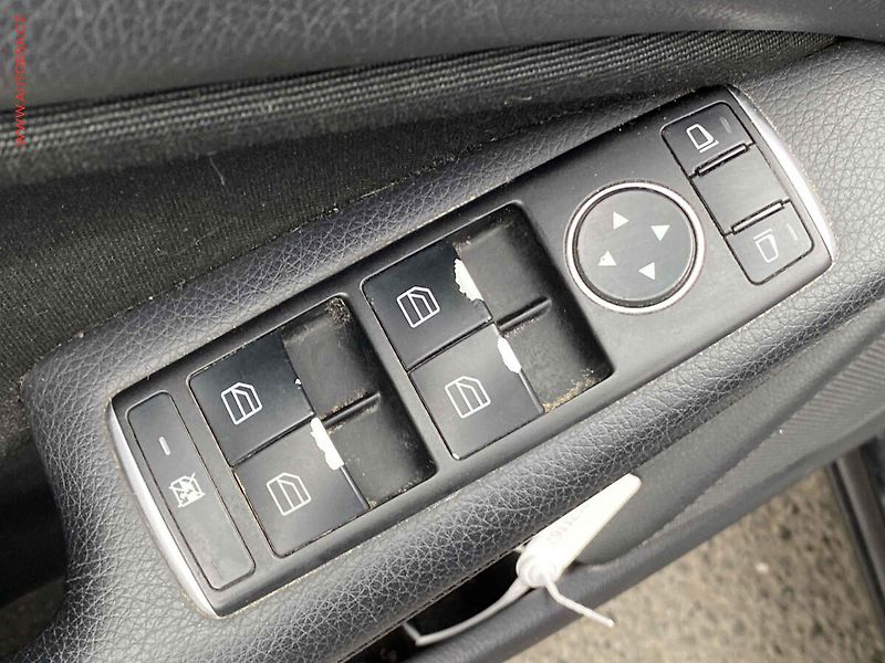 Mercedes-Benz Třídy A (2016) 1.6i A180, Navi, AC, tažné - fotka 11 z 17