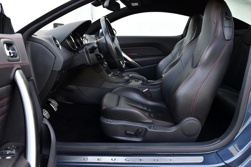 Peugeot RCZ 1.6 T GT-LINE RED CARBON, NAVI - fotka 7 z 47