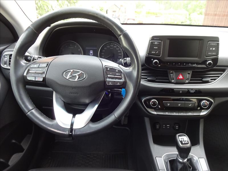 Hyundai i30 1,4 T-GDi 103 kW Fastback - fotka 33 z 55