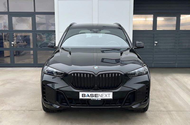 BMW X5 xDrive 30d M-Sport - fotka 2 z 33