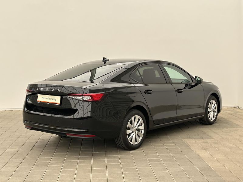 Škoda Superb 1.5 TSI Selection - fotka 2 z 28