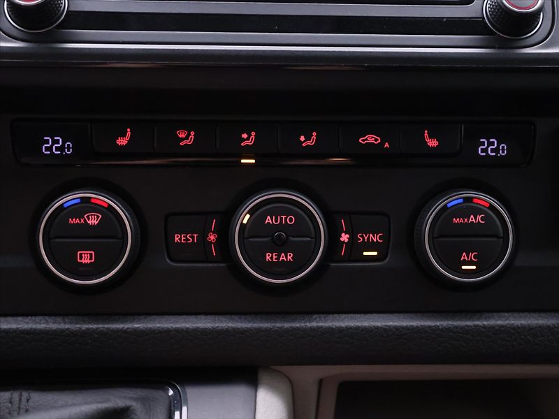 Volkswagen Caravelle 2,0 TDI 150kW DSG Comfort 8Mís - fotka 22 z 31