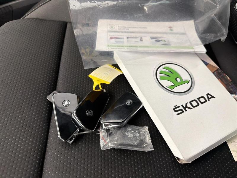 Škoda Octavia 2,0 TDI TAŽNÉ WEBASTO - fotka 8 z 9