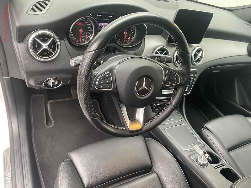 Mercedes-Benz CLA (2018) 1.6 CLA180, AT, LED, panor - fotka 13 z 20
