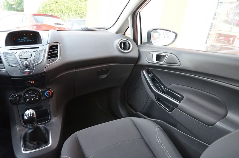 Ford Fiesta (2015) 1.25i 1.MAJITEL / STK 06/2028 - fotka 16 z 28
