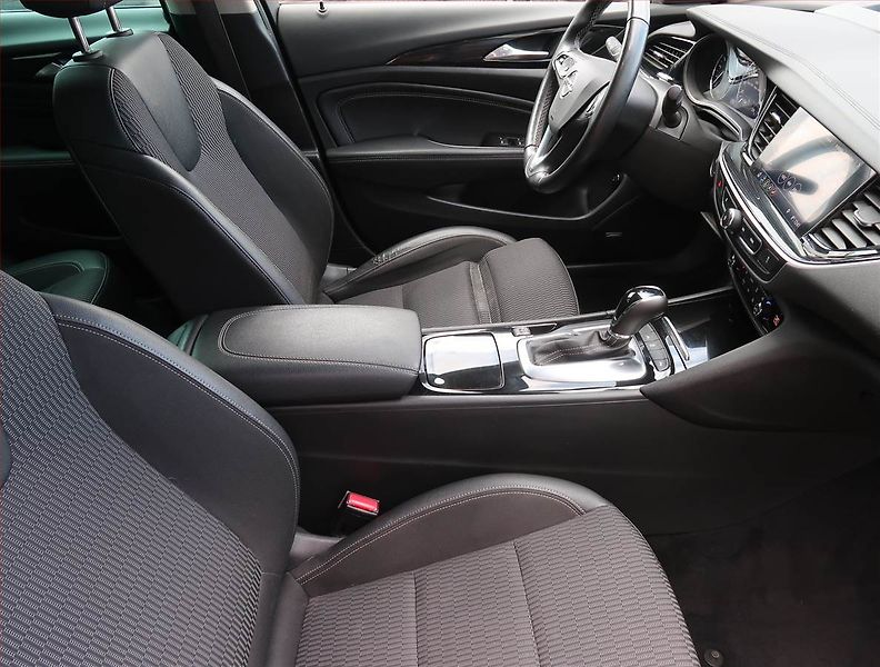 Opel Insignia (2018) 2.0 CDTI, Automat, Kůže, Navi - fotka 9 z 14