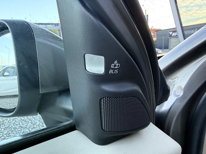 Volvo S80 2,5 Turbo REZERVACE - fotka 14 z 26