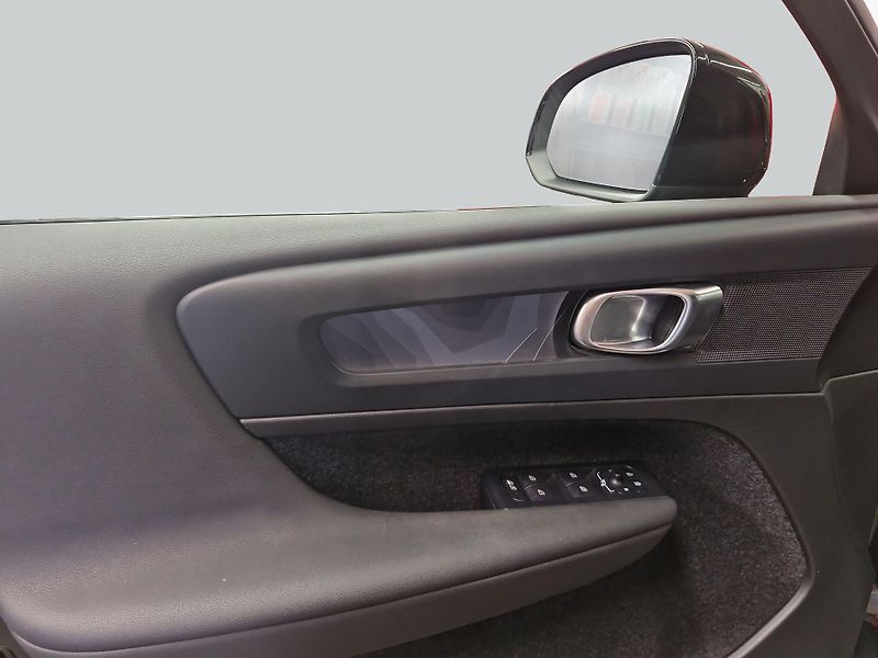 Volvo XC40 Recharge 69 kWh Plus - fotka 19 z 19