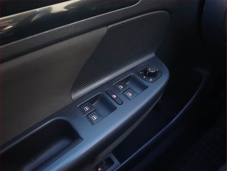 Volkswagen Golf (2008) GT 1.4 TSI, Automat - fotka 16 z 17