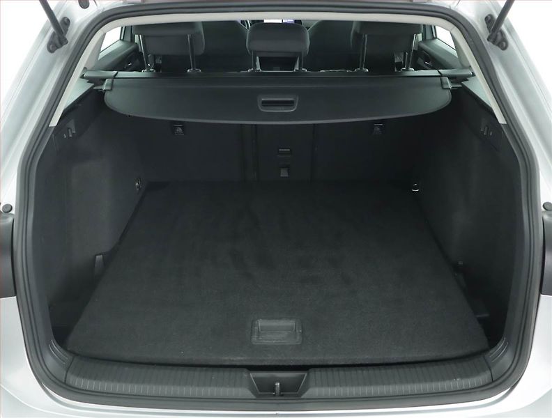 Volkswagen Golf (2022) Life 2.0 TDI, Automat - fotka 14 z 16