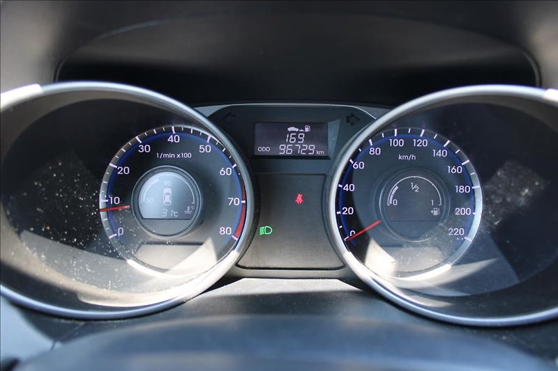 Hyundai ix35 2,0 i  KLIMA,STK 5/2028,TAŽNÉ - fotka 18 z 30