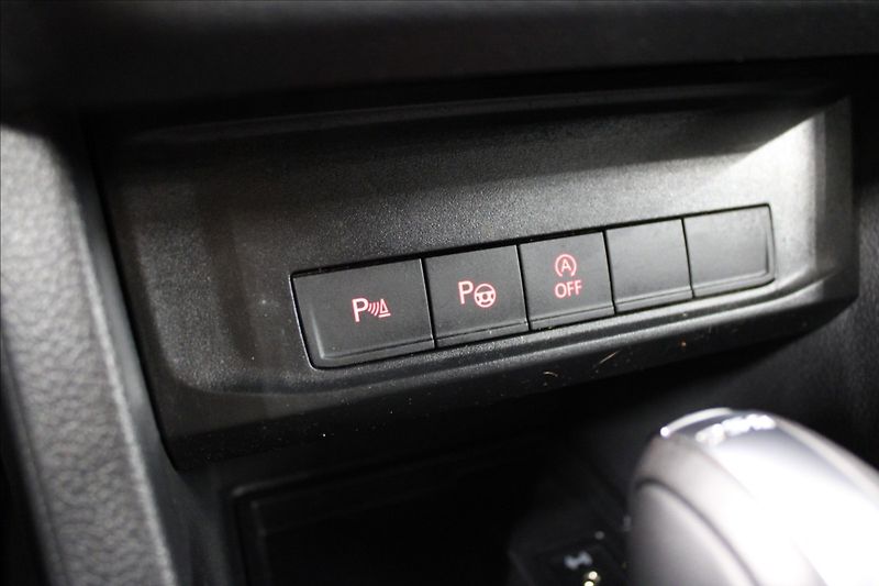 Volkswagen Caddy 1,4 TSI DSG Edition LED 1.maj. - fotka 23 z 34