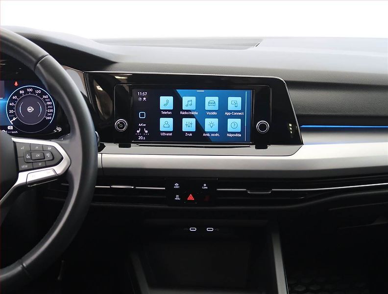Volkswagen Golf (2024) Life 1.5 eTSI, digi klima - fotka 12 z 23