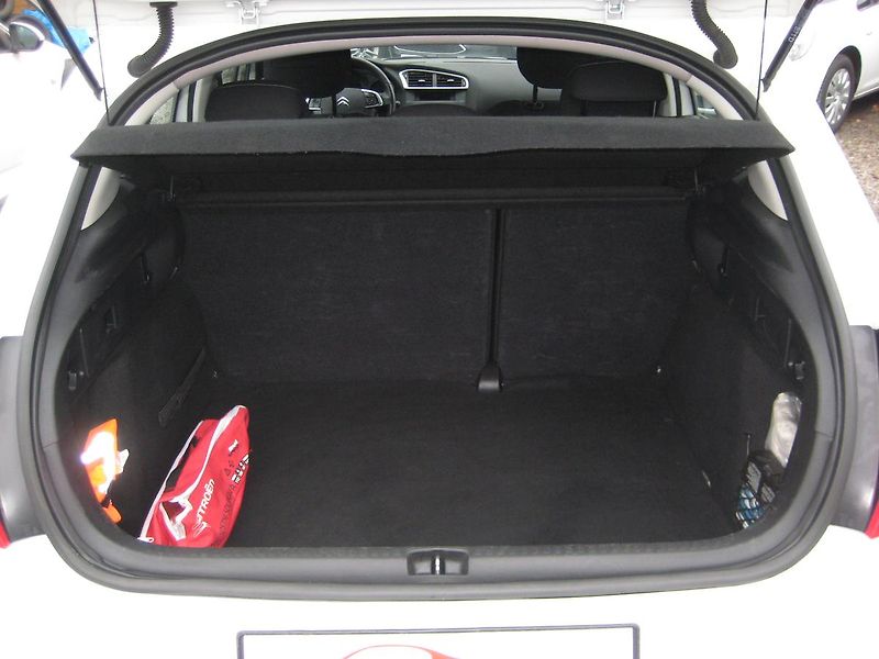 Citroën C4 1.6 HDi 84 kW 1maj. ČR DPH !!! - fotka 12 z 23