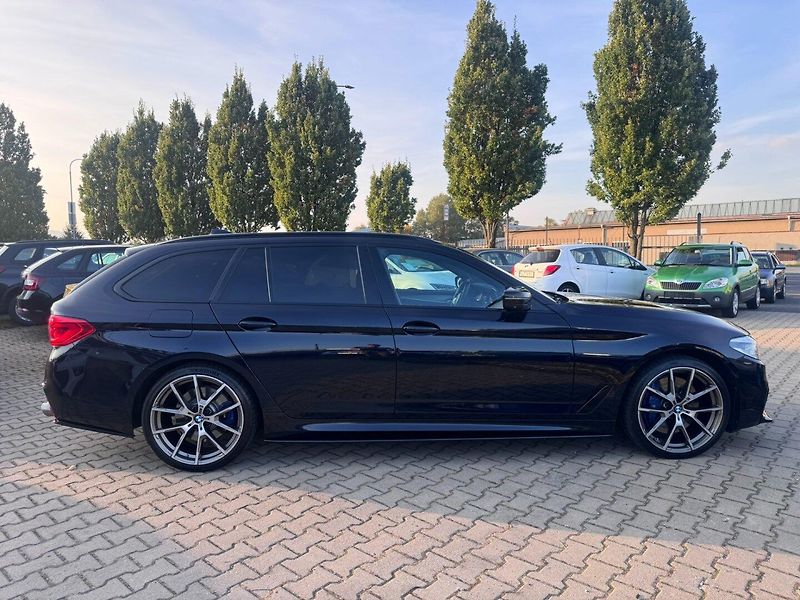BMW Řada 5 (2018) 540i G31 3,0 250KW MPACKET 4X4 - fotka 6 z 50