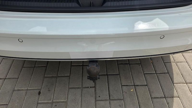 Volkswagen Golf (2024) 2.0 TDI 110kW DSG7 Style TZ - fotka 12 z 34
