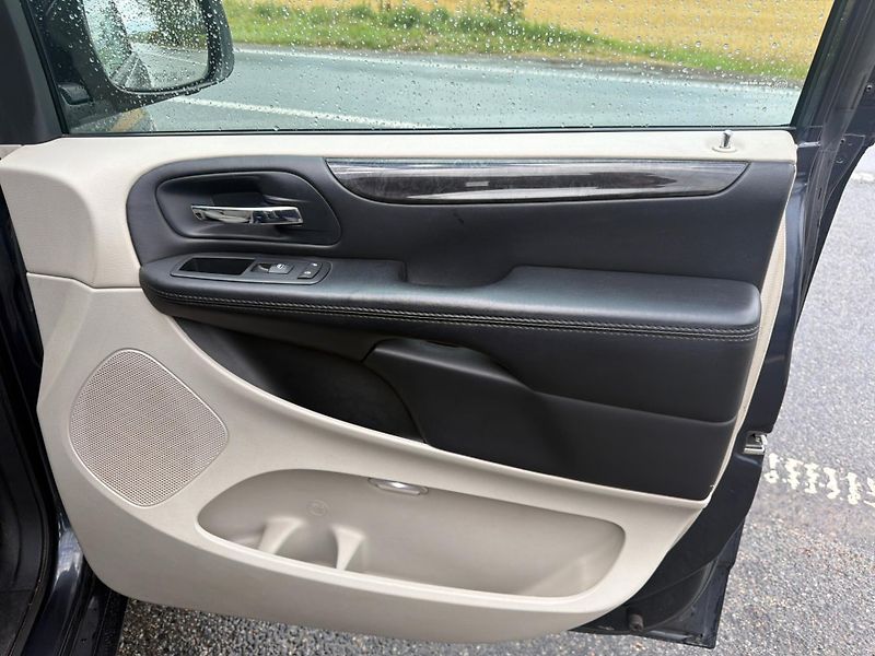 Dodge Grand Caravan (2014) 3,6 SXT Crew RT 2014 - fotka 11 z 19