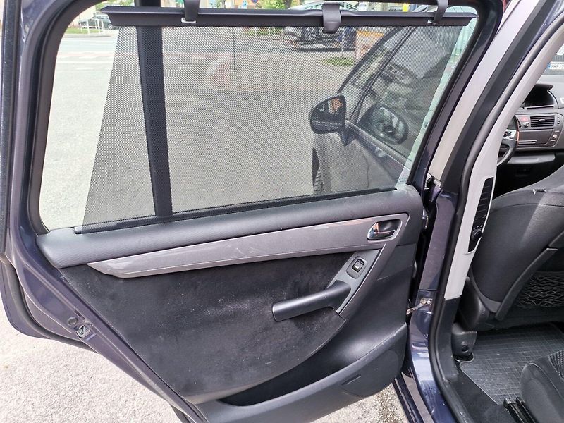 Citroën C4 Picasso (2009) 2.0HDi 100kw Automat 7míst - fotka 15 z 28