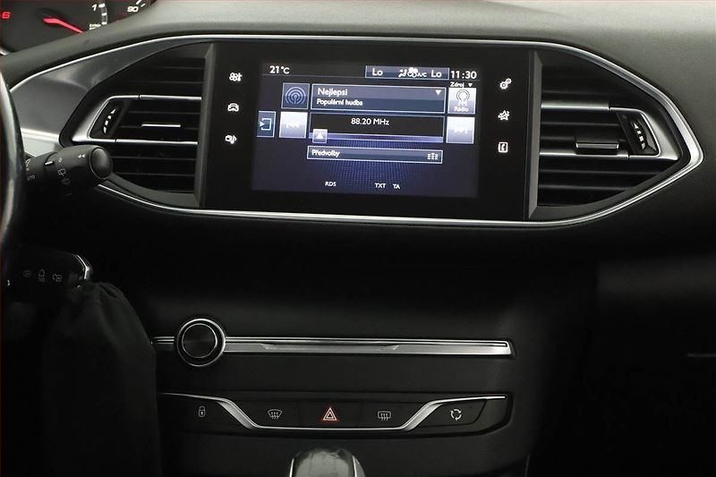 Peugeot 308 (2017) 1.6 BlueHDi, Tempomat - fotka 9 z 13