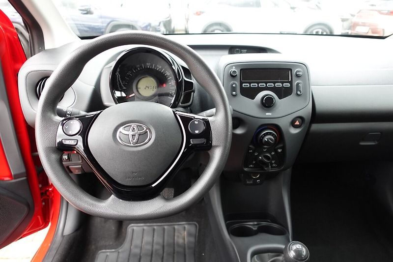 Toyota Aygo 1.0 VVT-i 5M/T x + comfort - fotka 13 z 23