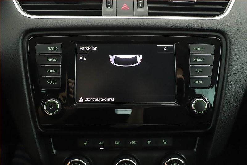 Škoda Octavia (2016) 1.6 TDI, Tempomat - fotka 11 z 16