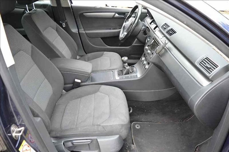 Volkswagen Passat (2012) VARIANT 1,6 TDI - fotka 32 z 35
