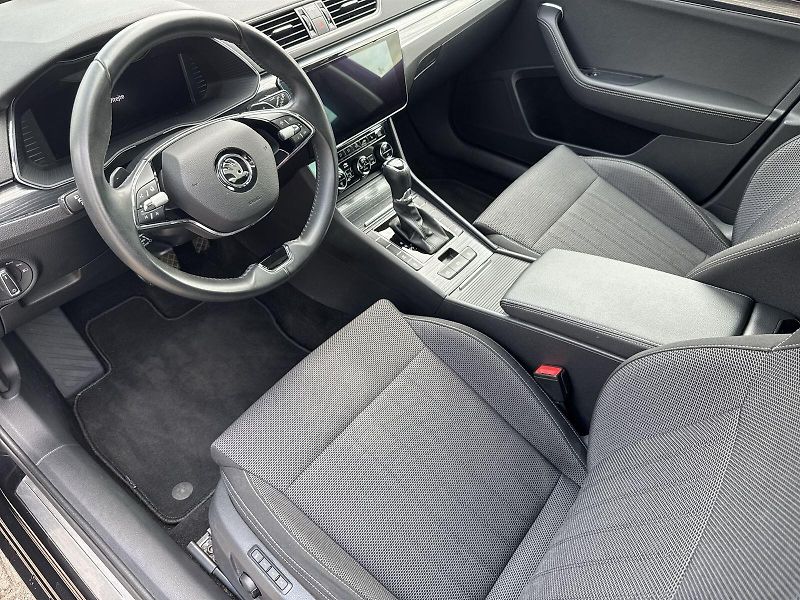 Škoda Superb (2023) Combi 2.0 TDI DSG Style - fotka 7 z 35