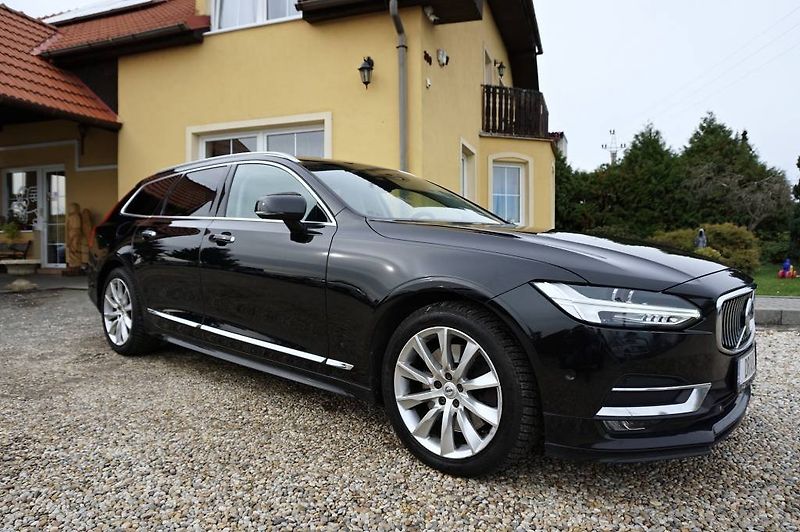 Volvo V90 (2019) INSCRIPTION POLESTAR 2,0 D5 17 - fotka 2 z 53
